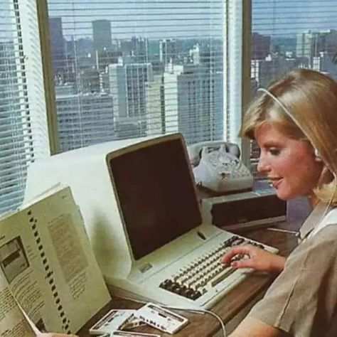 Image brunette computer